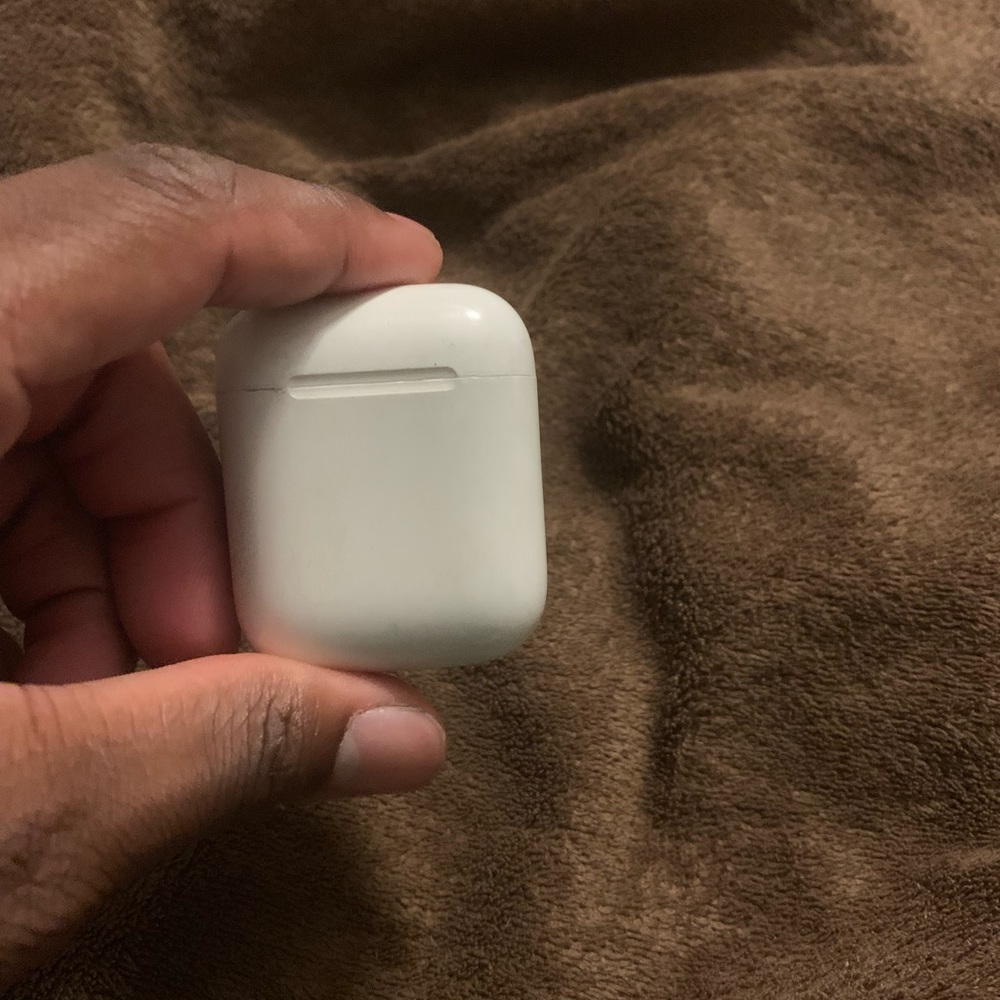 2nd Generation Apple Airpods